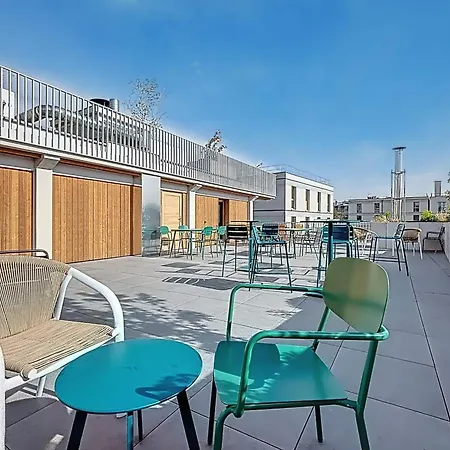 Spacious With Rooftop Apartment
