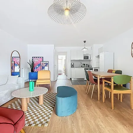Spacious With Rooftop *