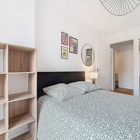 Spacious With Rooftop Apartment *