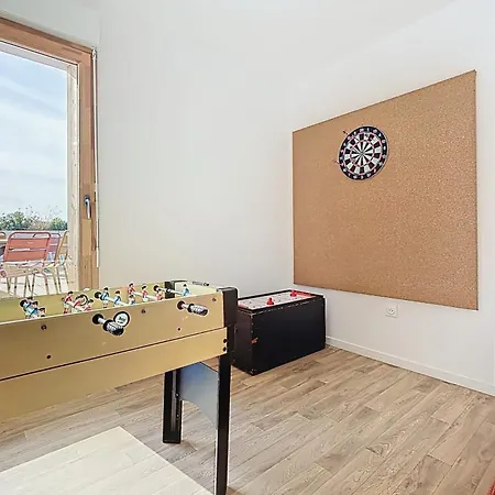 Spacious With Rooftop Apartment
