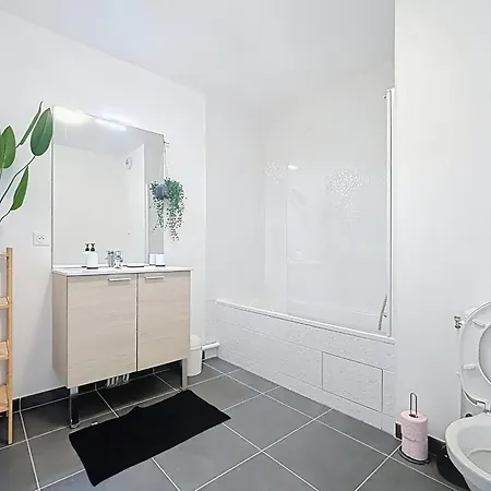 Apartment Spacious With Rooftop