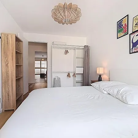 Spacious With Rooftop Apartment *