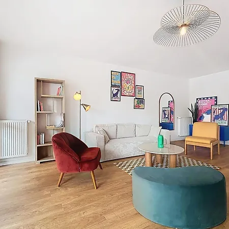Spacious With Rooftop *