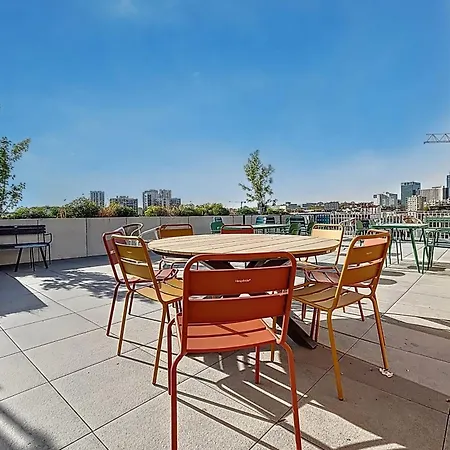 Spacious With Rooftop Apartment *